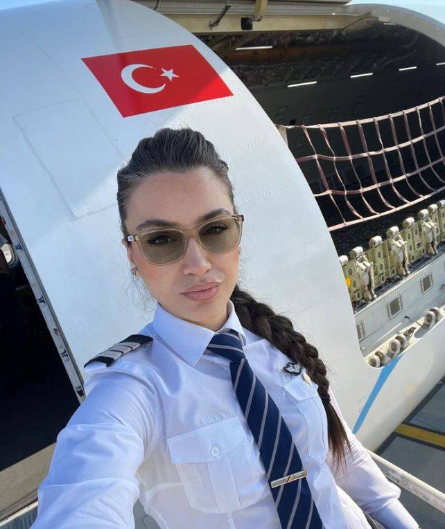 Eski kaptan Sabri Sarıoğlu’nun eşi Yağmur Sarıoğlu kaptan pilot oldu: Mutluluğunu bu sözlerle duyurdu 6